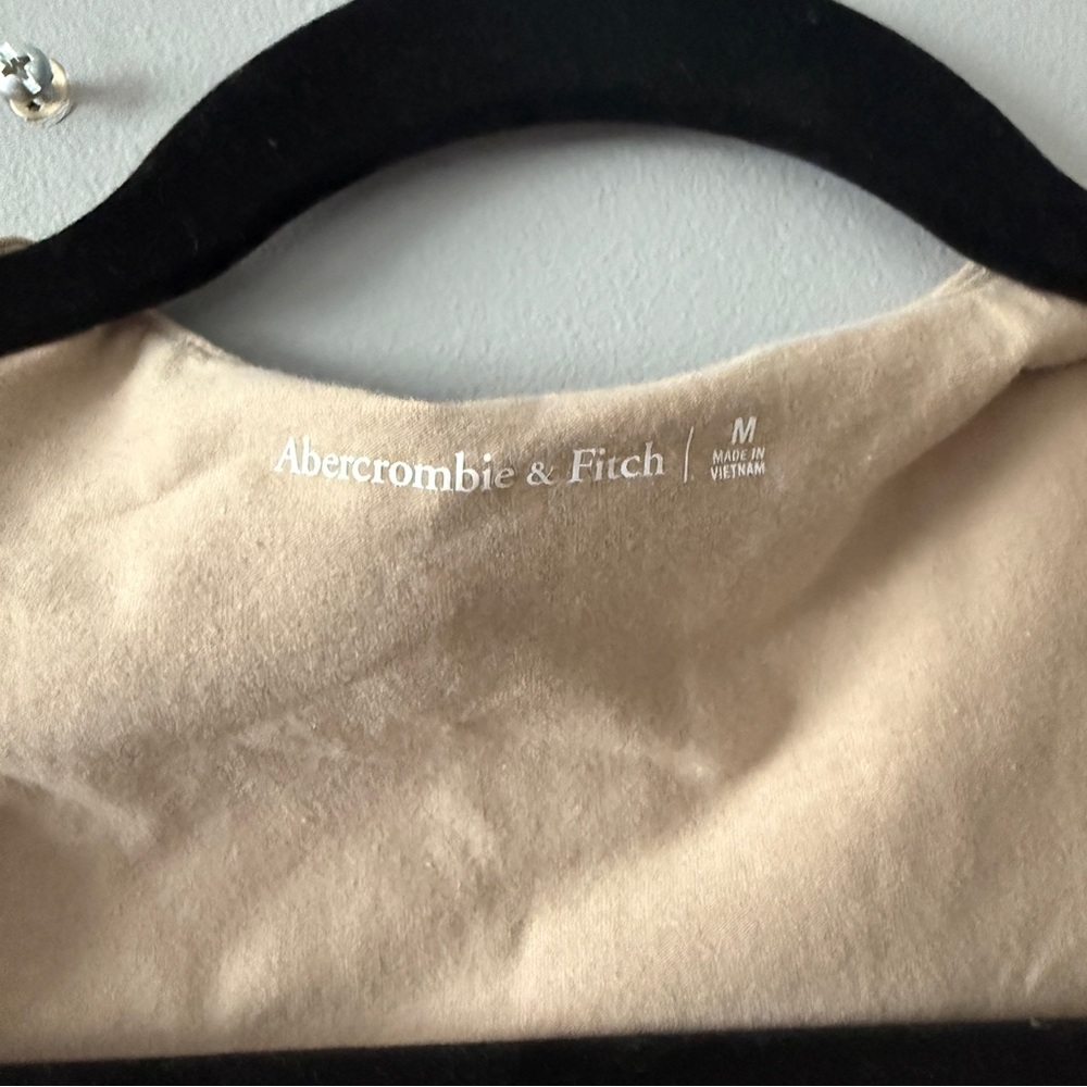 Abercrombie & Fitch Ava Soft Matte Seamless Top in Beige, size M - Picture 8 of 9